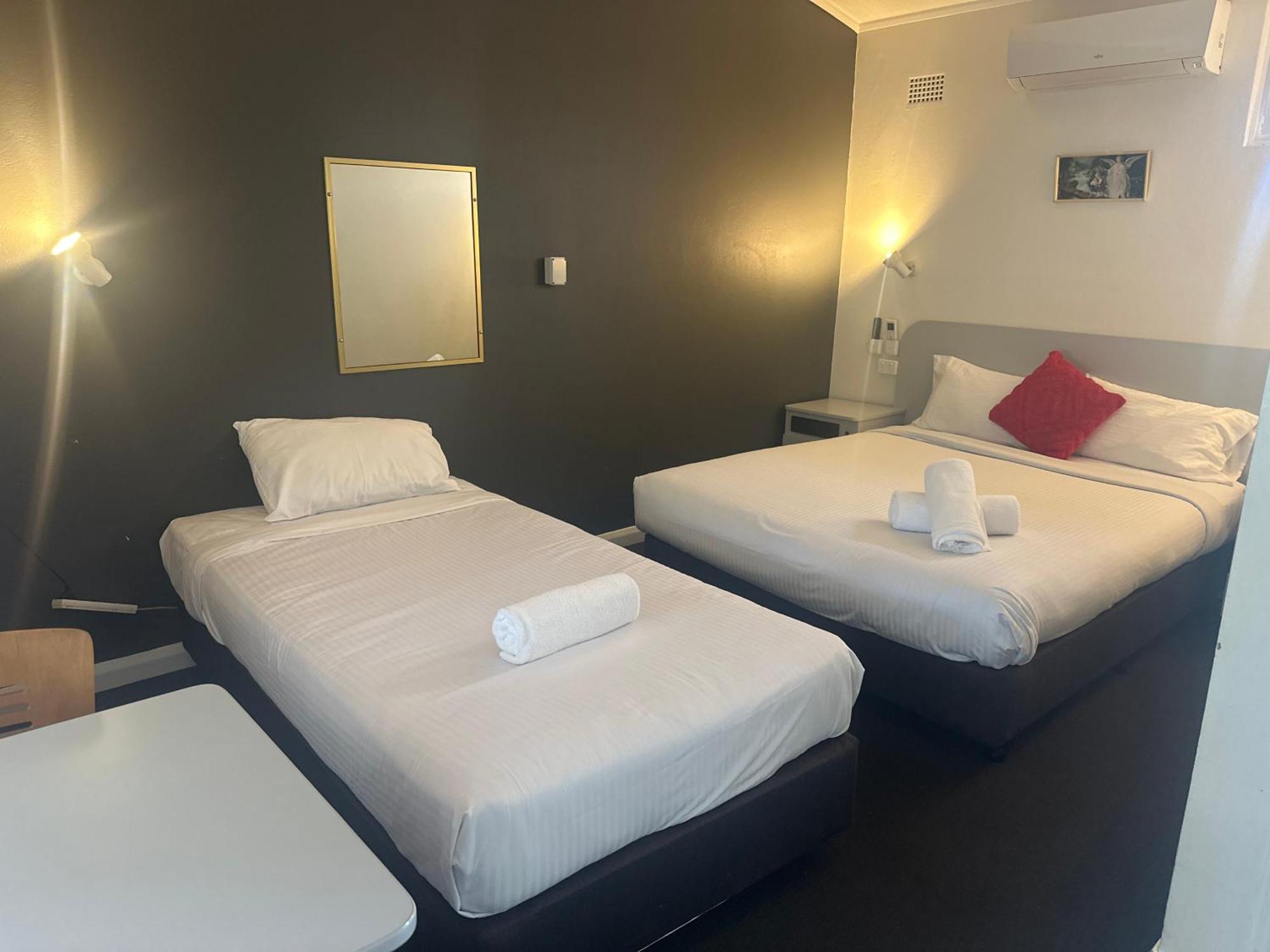 Memphis Motor Inn Parkes Exteriör bild