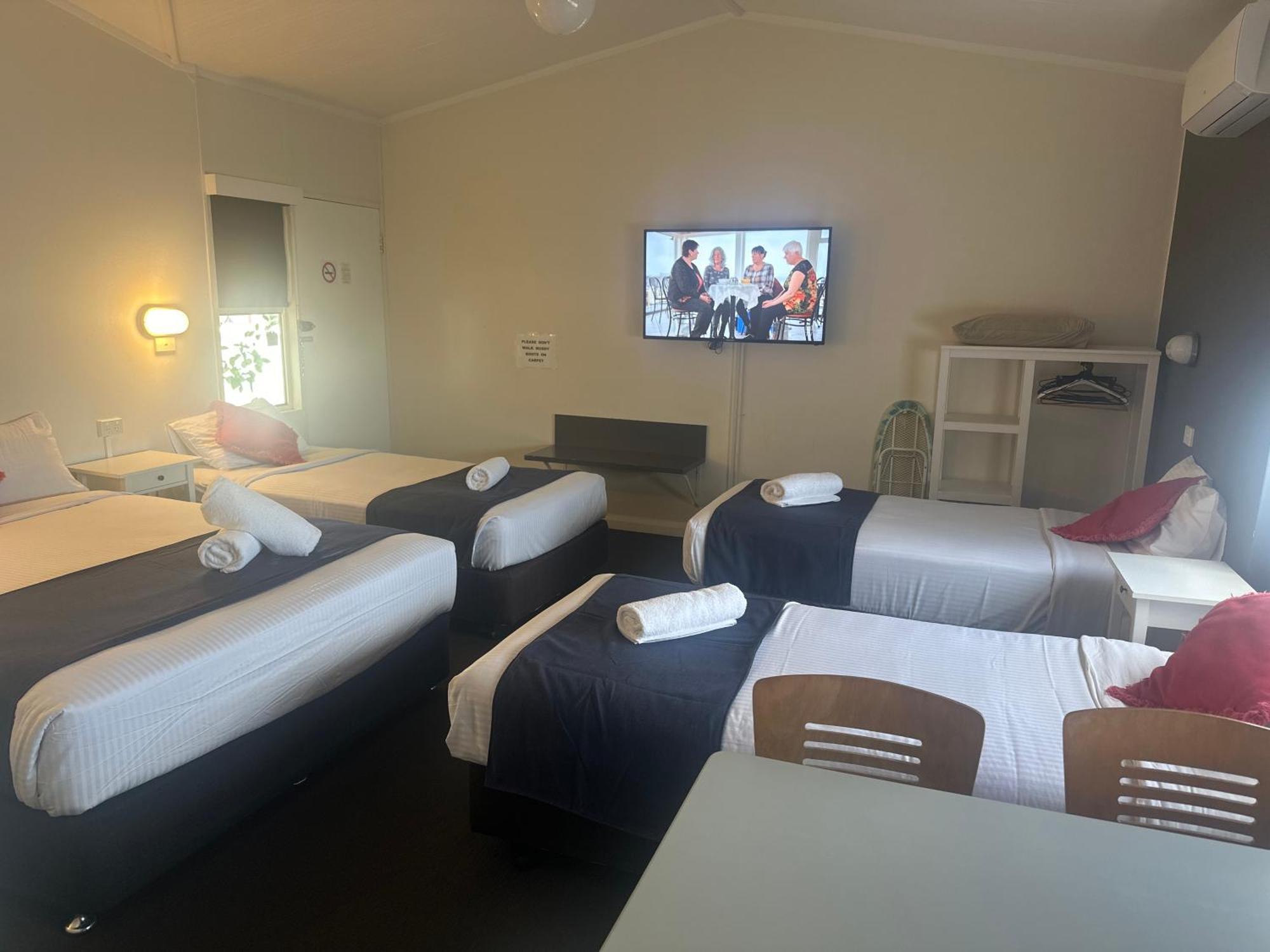 Memphis Motor Inn Parkes Exteriör bild